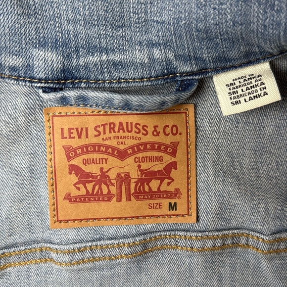 Levi's Women’s Classic Light Blue Denim Jacket Size Medium - Picture 12 of 14